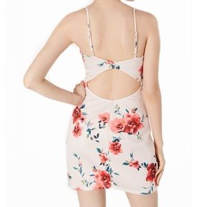 Sequin Hearts Juniors’ Emma Floral Open-Back Dress